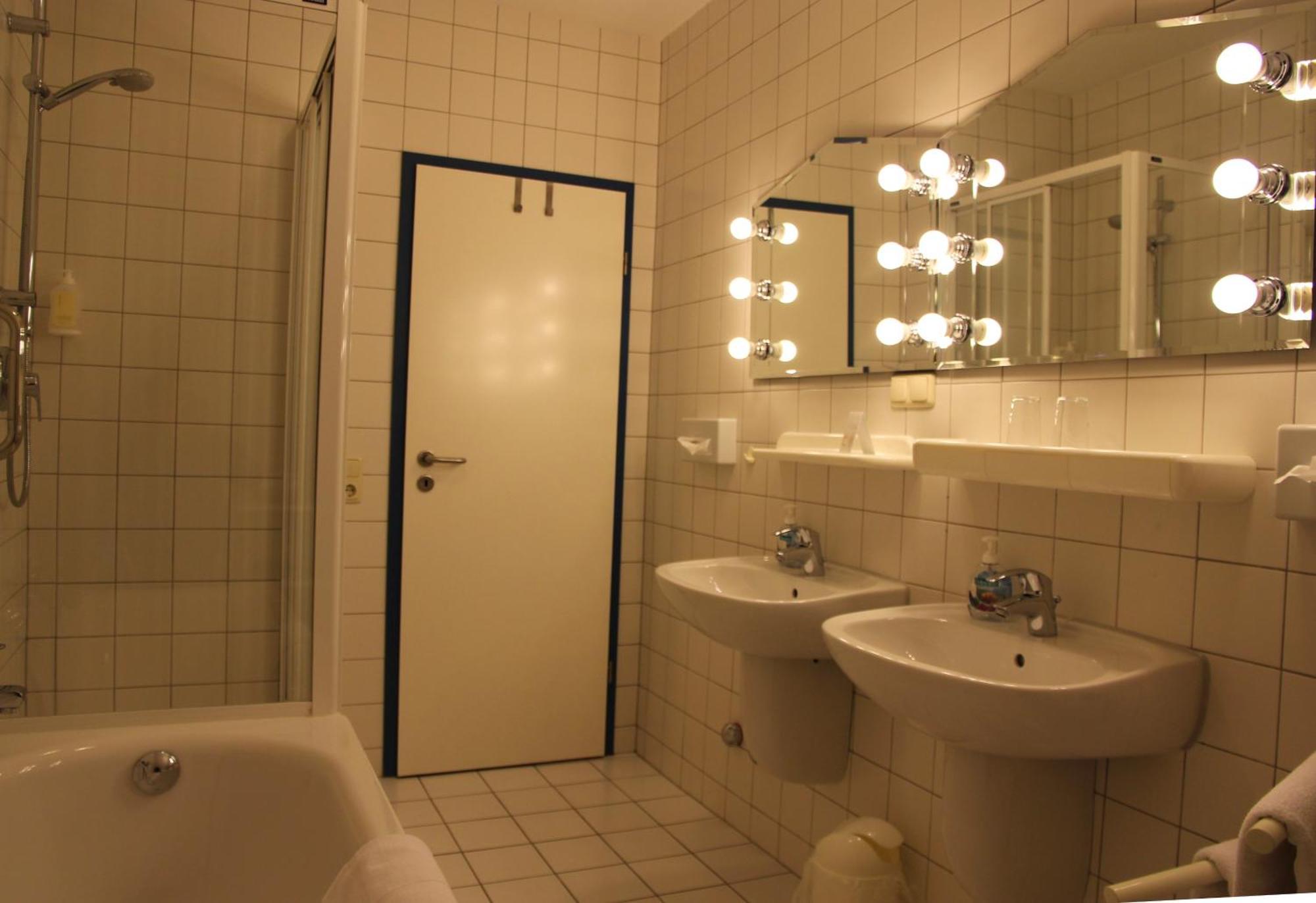Hotel & Restaurant Seebruecke Цингст Екстер'єр фото